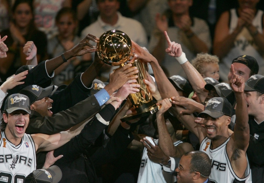 集结日圣安东尼奥马刺备战欧联，再遭质疑细节曝光，底气十足，心理建设被强调的简单介绍-爱游戏娱乐