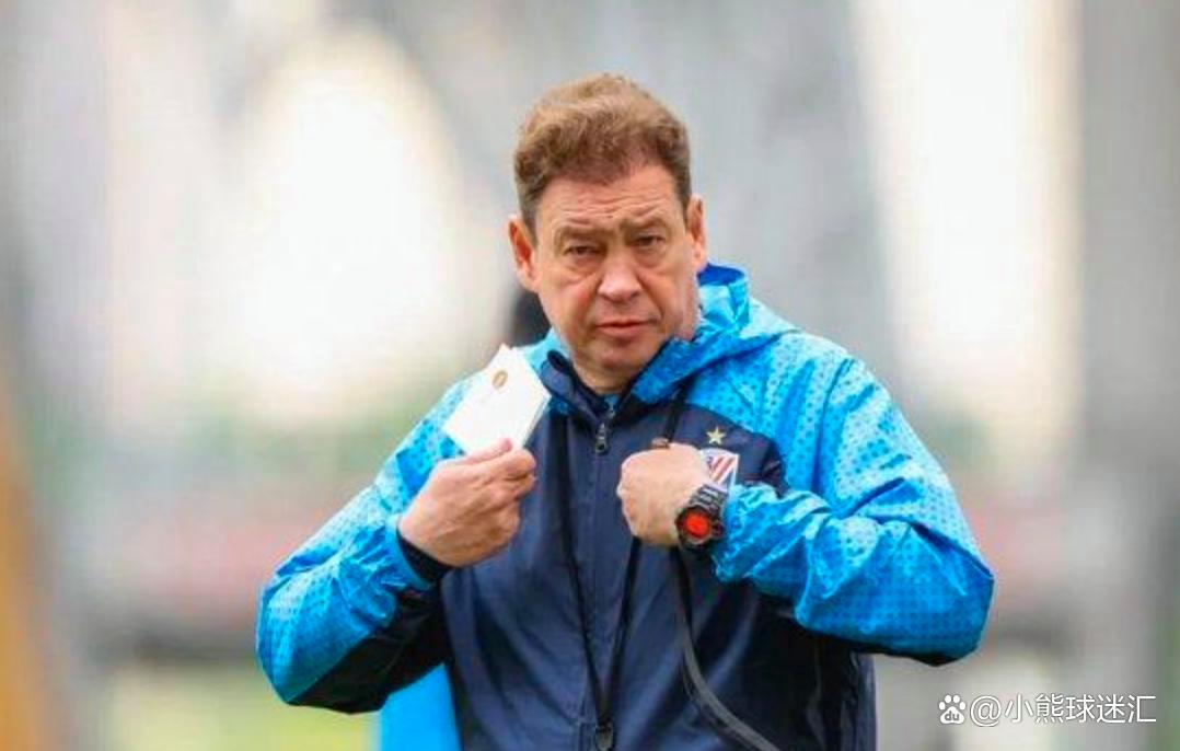 成都蓉城训练开放日；今夜临场应变引欢呼；荷甲在即；数据趋势出现新变化-爱游戏